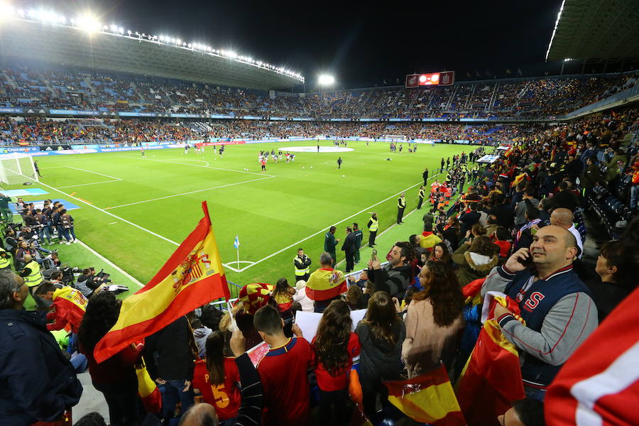 La gran expectación por ver a la selección española en Málaga hizo que La Rosaleda colgase el cartel de completo en el partido ante Costa Rica.