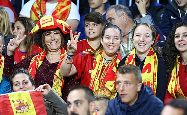 La Rosaleda colgó el cartel de completo.