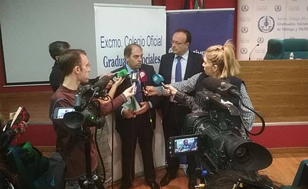 Lorenzo Amor atiende a los medios de Málaga.