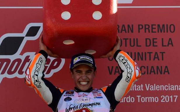 Marc Márquez celebra su cuarto Mundial de MotoGP. 
