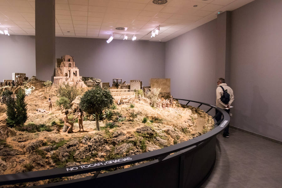 Consta de siete salas expositivas en las que se disponen los más de 60 belenes clasificados en diorama