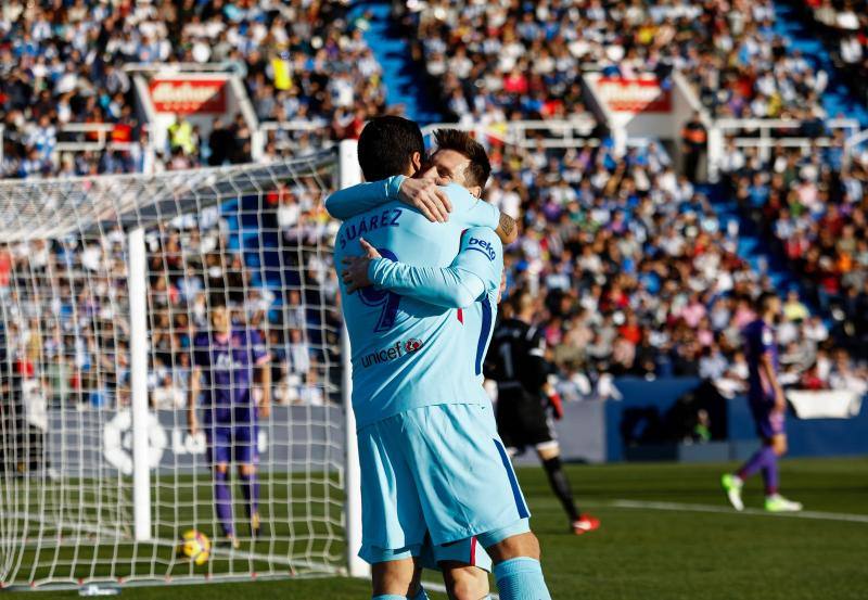 Las mejores fotografías del partido correspondiente a la 12ª jornada de Liga que el Leganés y el Barcelona jugaban en Butarque horas antes del gran derbi madrileño en el Wanda metropolitano