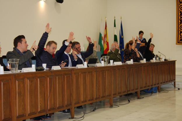 Votación durante la sesión plenaria. 