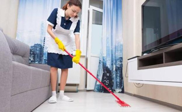 Bruselas pide explicaciones a España por la precariedad de las camareras de piso