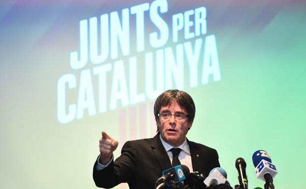 Puigdemont durante la presentación de la lista de Junts per Catalunya.