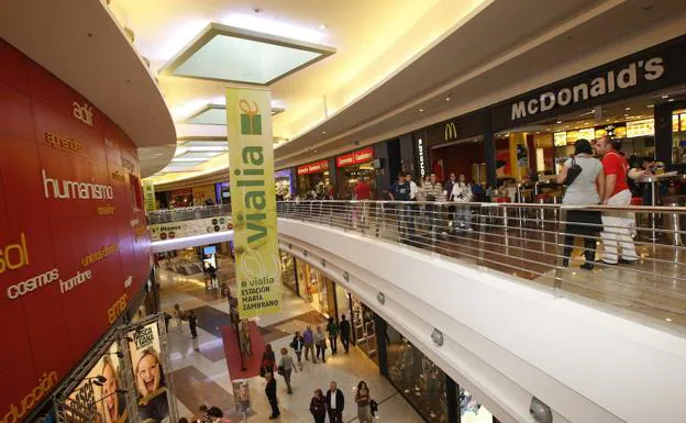 Interior del centro comercial Vialia Málaga-Estación María Zambrano. 