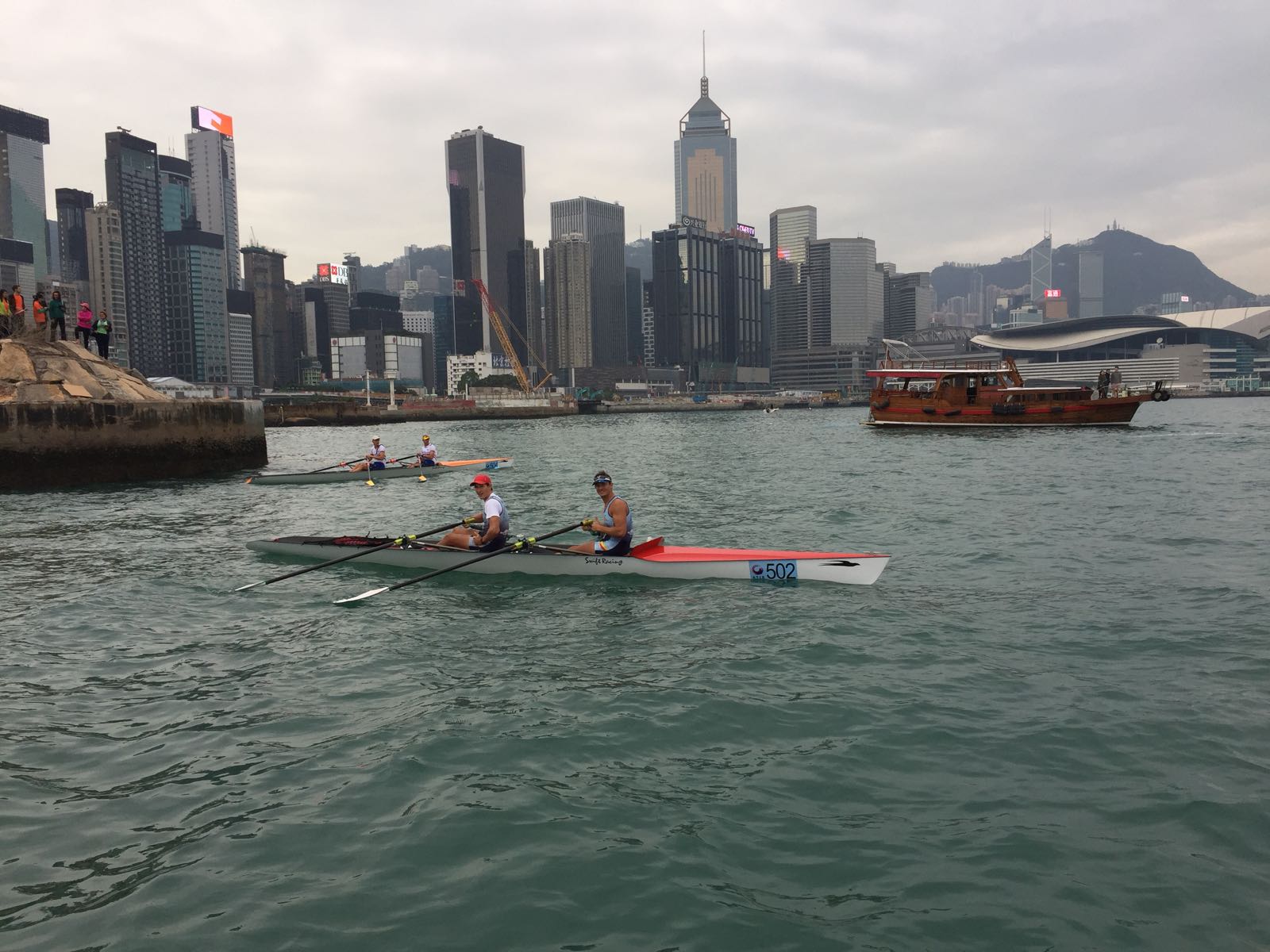 Adrián Miramón gana en China en una de las pruebas de remo más duras del mundo