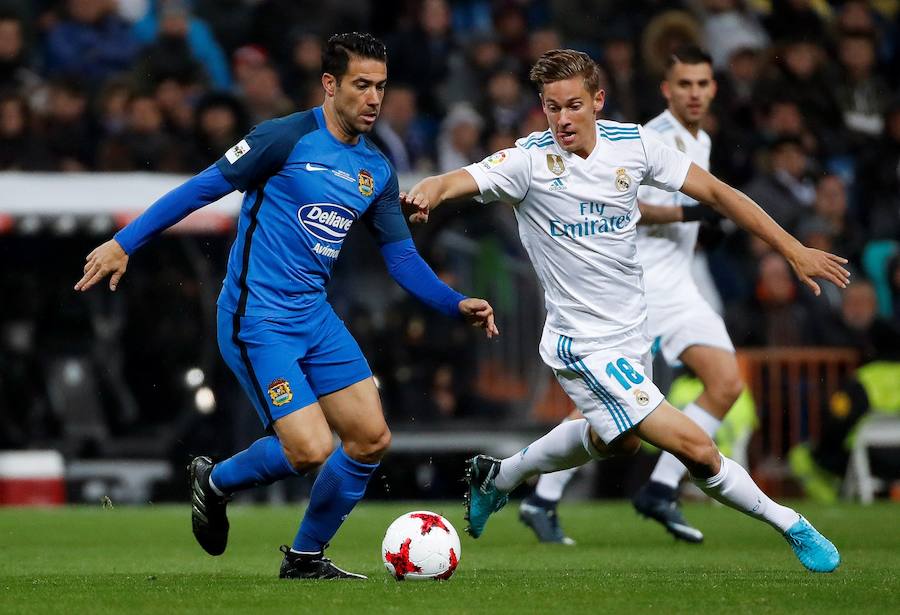 El conjunto blanco no pasó del empate en el Santiago Bernabéu ante el líder del Grupo I de la Segunda División B.