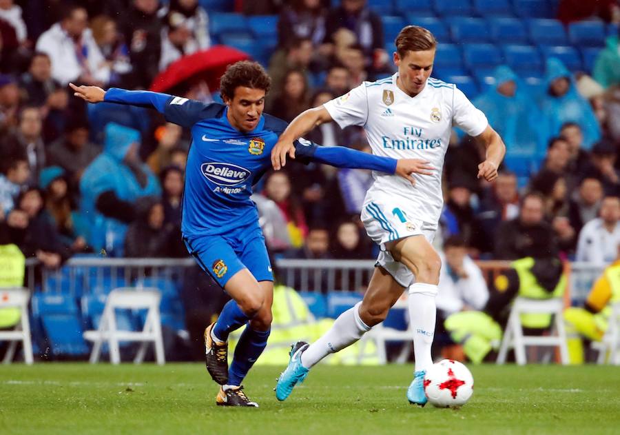 El conjunto blanco no pasó del empate en el Santiago Bernabéu ante el líder del Grupo I de la Segunda División B.