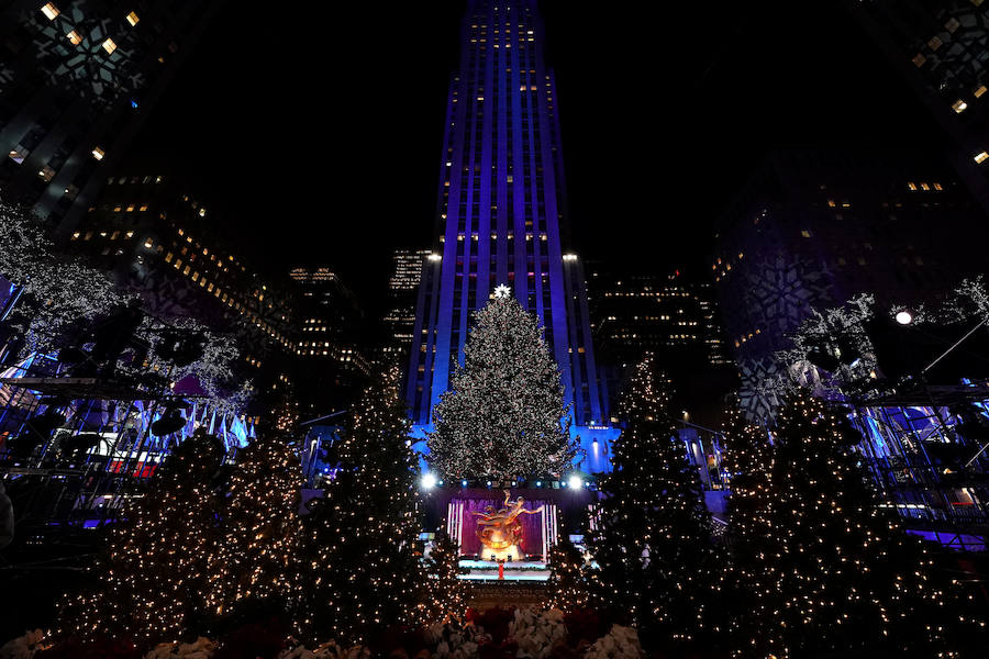 Con el encendido del árbol de Navidad del Rockefeller Center, Nueva York ha dado su bienvenida a la Navidad.