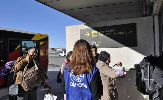 Llegan a Málaga desde Líbano 4 refugiados sirios