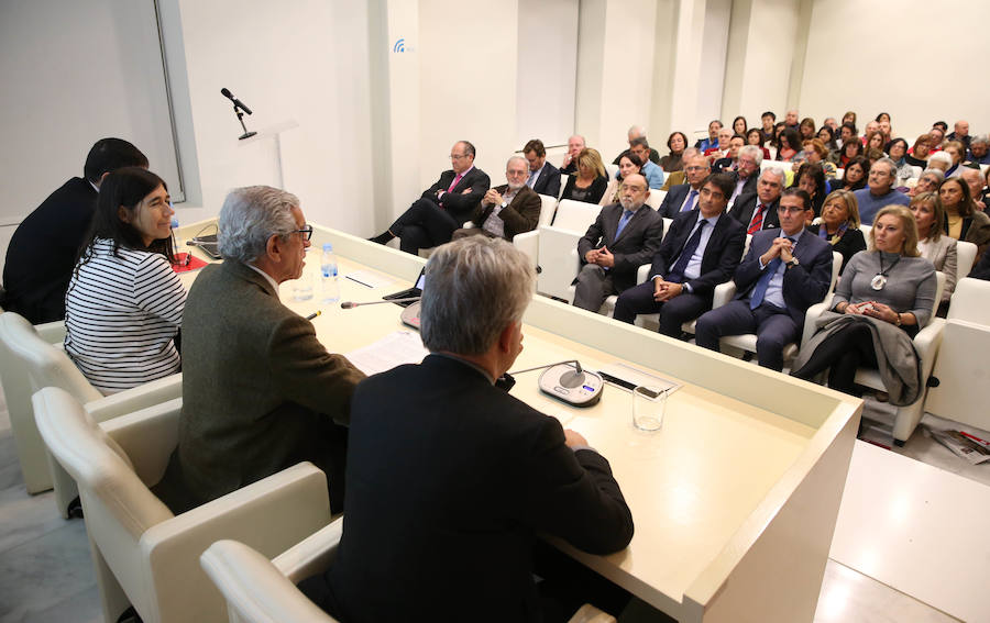 Dos de los mejores especialistas en cáncer en España han protagonizado un encuentro en el Museo Carmen Thyssen de Málaga organizado por Diario SUR y la Fundación Unicaja en colaboración con AIOM.