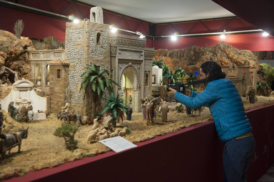 El templo acoge un año más un portal de Belén que puede ser visitado 