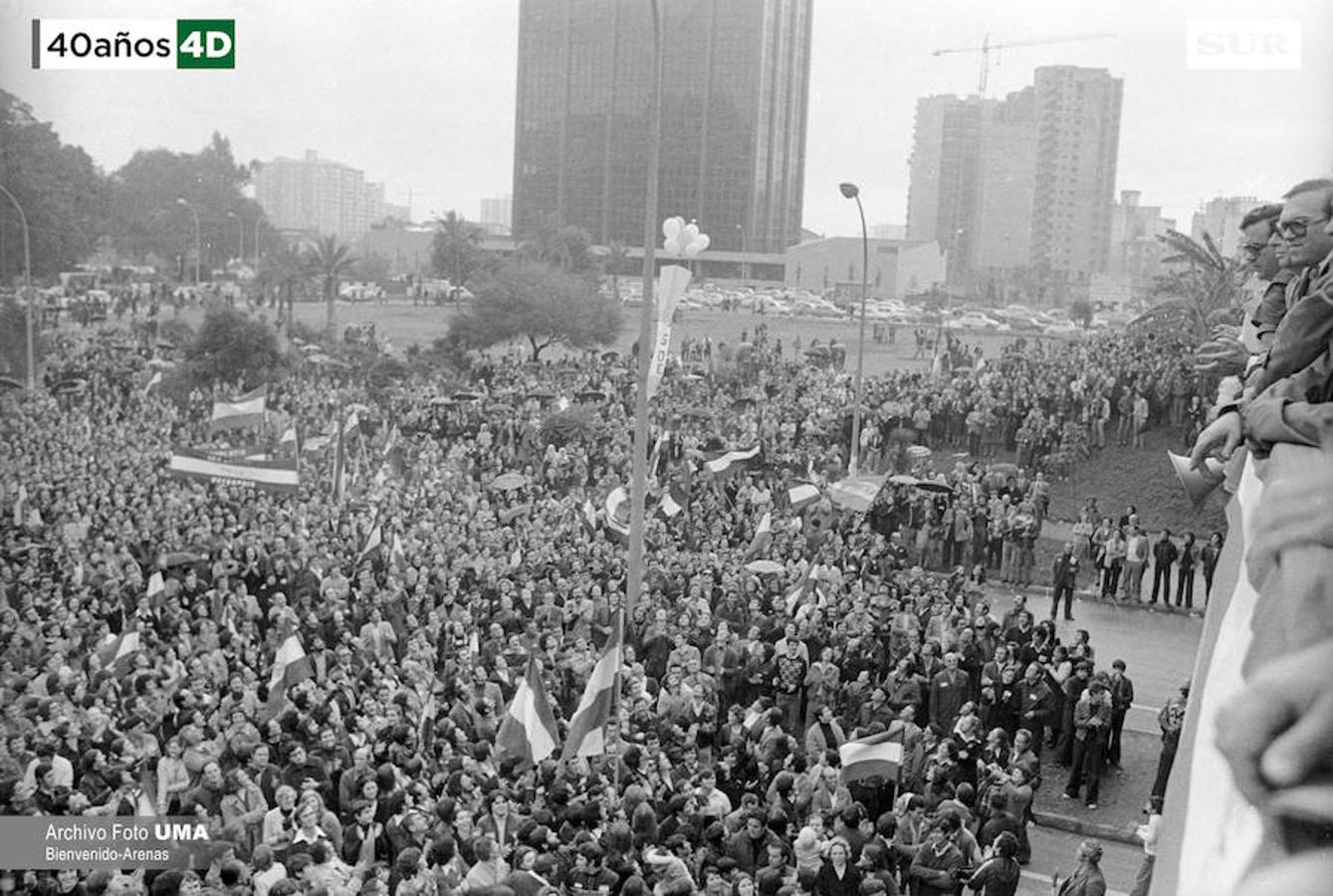 Málaga celebró el 4 de diciembre de 1977 una manifestación multitudinaria convocada por todas las fuerzas parlamentarias para reclamar que Andalucía se convirtiera en autonomía. La manifestación derivó en altercados y cargas policiales. Uno de los asistentes, el joven Manuel José García Caparrós, recibió un disparo que le provocó la muerte. 40 años después, se desconoce quién fue el autor del disparo. 