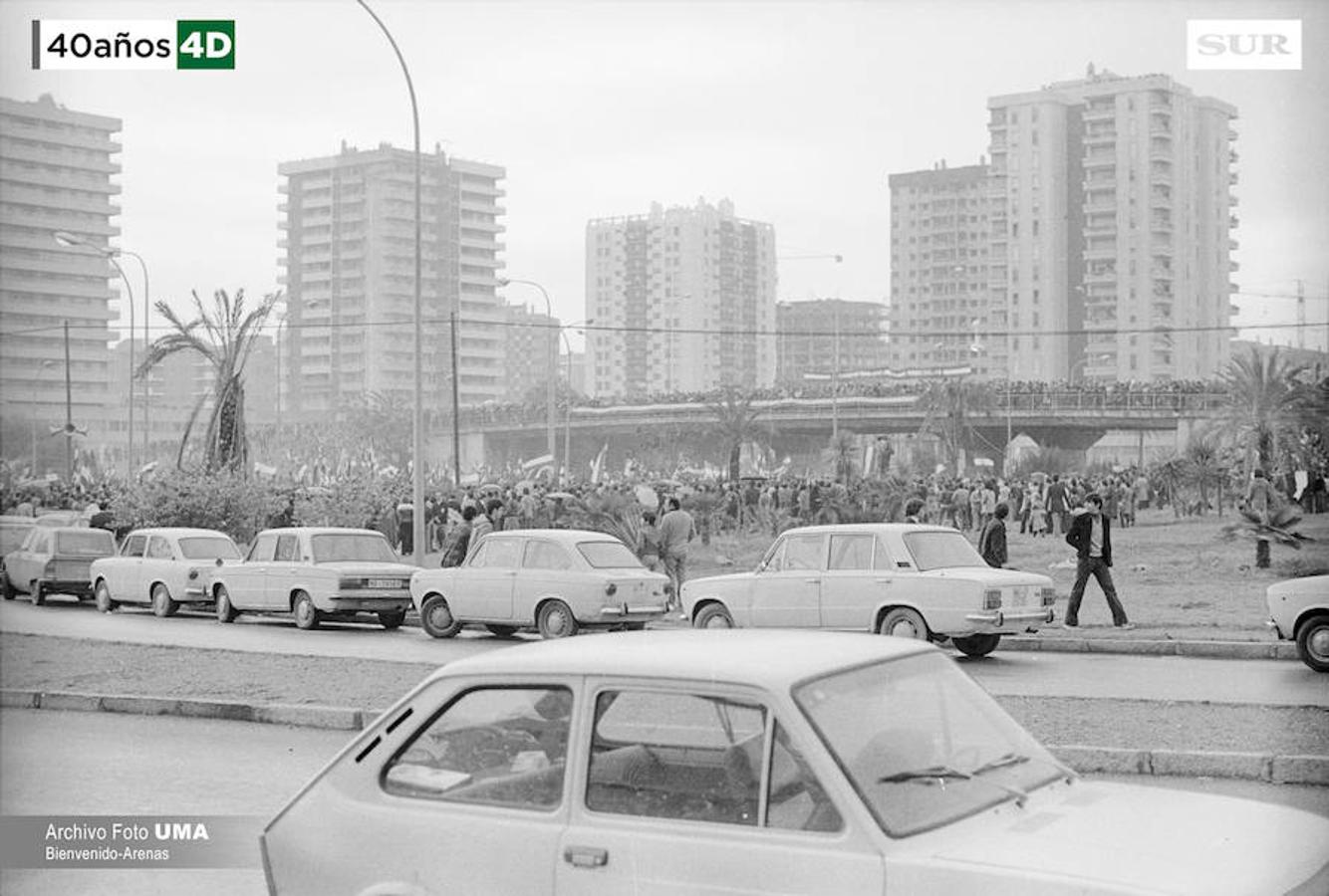 Málaga celebró el 4 de diciembre de 1977 una manifestación multitudinaria convocada por todas las fuerzas parlamentarias para reclamar que Andalucía se convirtiera en autonomía. La manifestación derivó en altercados y cargas policiales. Uno de los asistentes, el joven Manuel José García Caparrós, recibió un disparo que le provocó la muerte. 40 años después, se desconoce quién fue el autor del disparo. 
