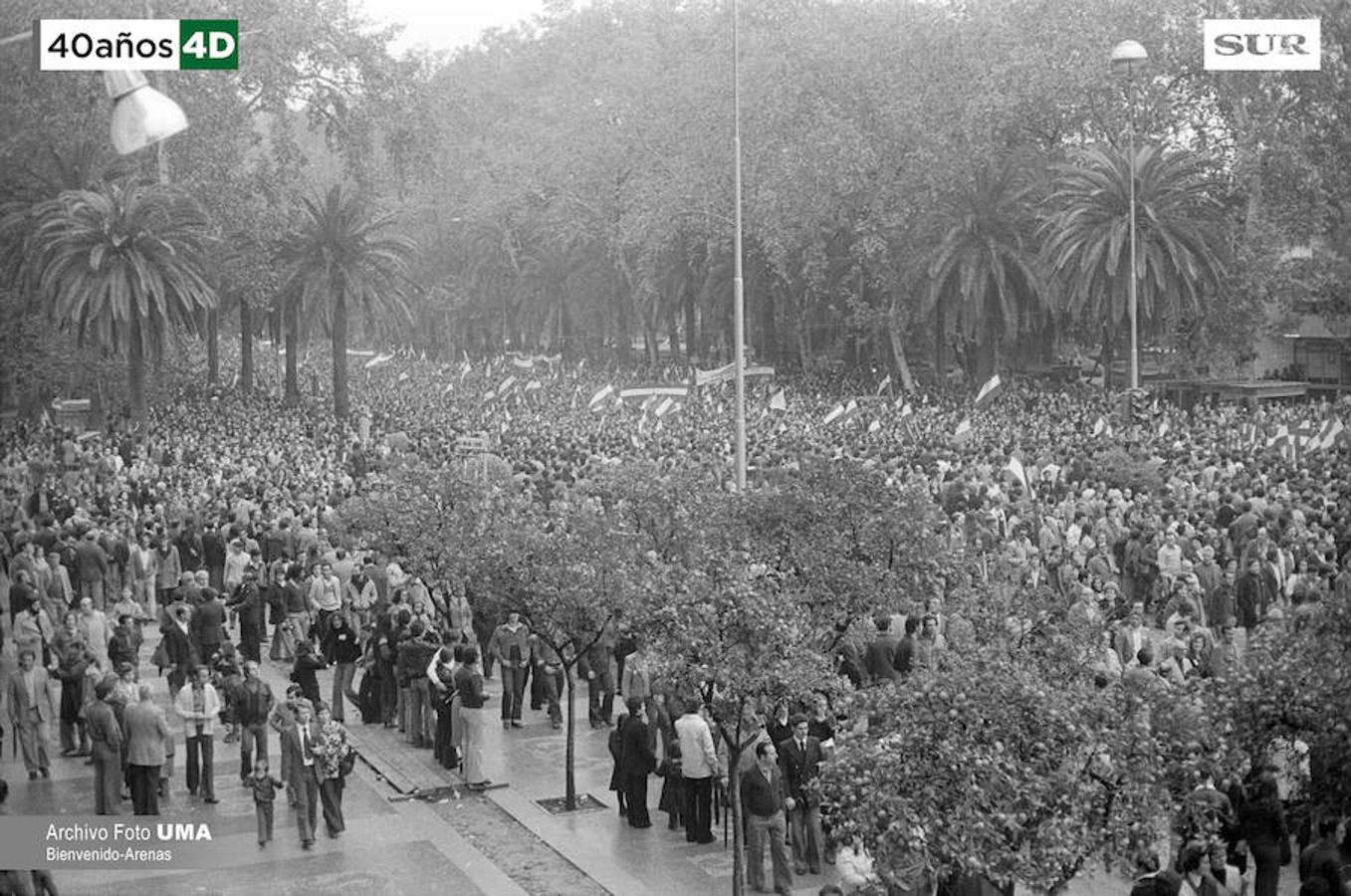 Málaga celebró el 4 de diciembre de 1977 una manifestación multitudinaria convocada por todas las fuerzas parlamentarias para reclamar que Andalucía se convirtiera en autonomía. La manifestación derivó en altercados y cargas policiales. Uno de los asistentes, el joven Manuel José García Caparrós, recibió un disparo que le provocó la muerte. 40 años después, se desconoce quién fue el autor del disparo. 