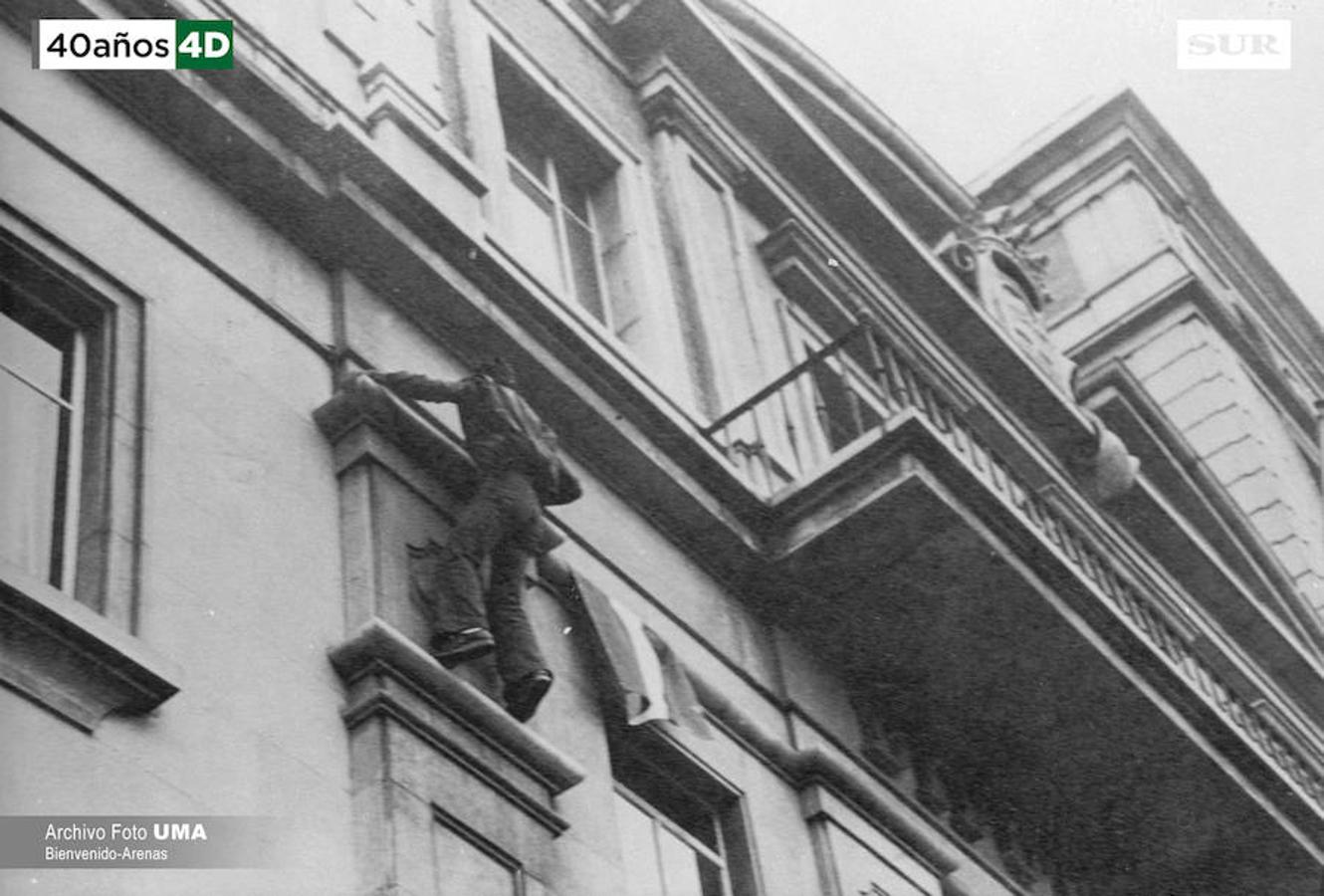 Málaga celebró el 4 de diciembre de 1977 una manifestación multitudinaria convocada por todas las fuerzas parlamentarias para reclamar que Andalucía se convirtiera en autonomía. La manifestación derivó en altercados y cargas policiales. Uno de los asistentes, el joven Manuel José García Caparrós, recibió un disparo que le provocó la muerte. 40 años después, se desconoce quién fue el autor del disparo. 