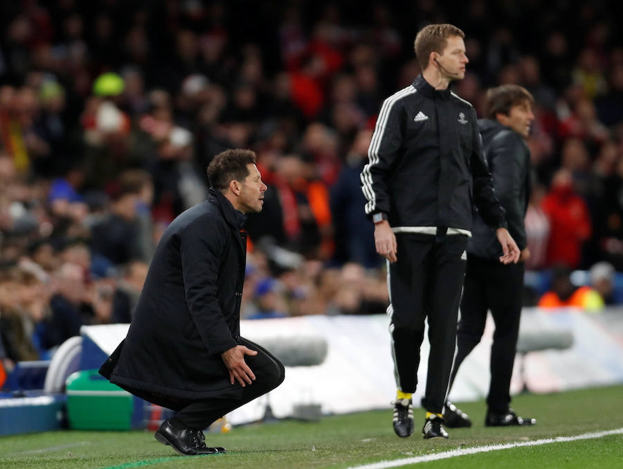 El Atlético empató en Stamford Bridge ante el Chelsea y dijo adiós a la Champions League. La Roma venció al Qarabag y los rojiblancos no ganaron, por lo que los de Simeone disputarán la Liga Europa.