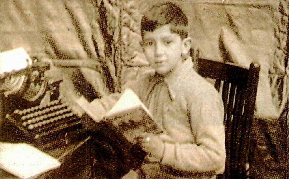 1936. El niño Manuel Alcántara, en el colegio de San Agustín. 