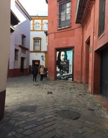 Imagen secundaria 2 - Arriba, Inmaculada, de la serie de los Capuchinos. En el centro, Benito Navarrete fotografía la Virgen de la Faja a su llegada a Sevilla. Abajo, la casa de Murillo en el barrio Santa Cruz.