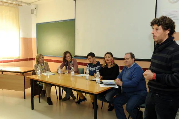 Debate político a cinco en el IES Bahía de Marbella