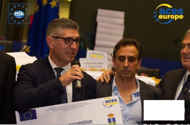 Prudencio J. Ruiz recoge el premio de la UE. :: sur