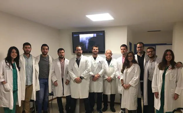 Residentes de Cirugía Ortopédica y Traumatología del Hospital Carlos Haya ganan un concurso sobre casos clínicos