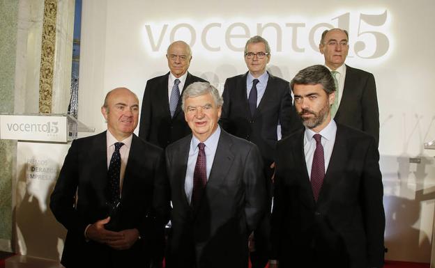 Arriba, de izquierda a derecha, Francisco González, presidente de BBVA; Pablo Isla, presidente de Inditex, e Ignacio Sánchez Galán, presidente de Iberdrola. Abajo, Luis de Guindos, ministro de Economía; Santiago Bergareche, presidente de Vocento, y Luis Enríquez, Consejero Delegado de Vocento. 