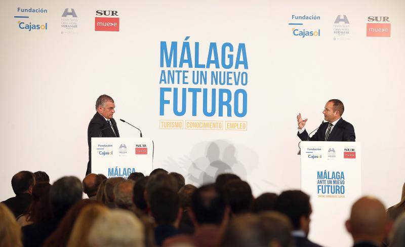 El consejero de Empleo, Javier Carnero, protagonista del encuentro organizado por SUR en colaboración con la Fundación Cajasol