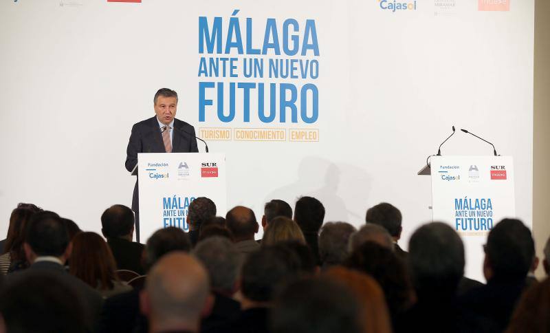 El consejero de Empleo, Javier Carnero, protagonista del encuentro organizado por SUR en colaboración con la Fundación Cajasol