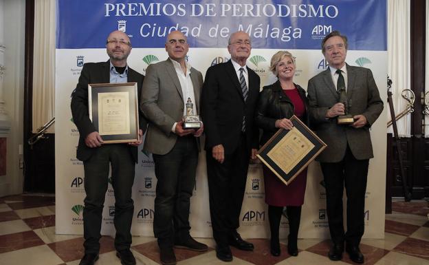 Los distinguidos, junto al alcalde de Málaga. 