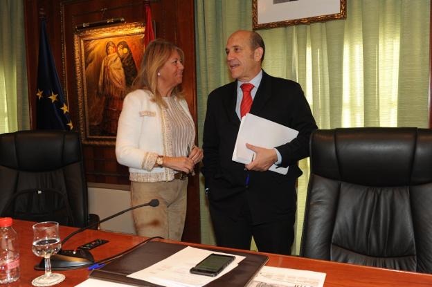 La alcaldesa Ángele Muñoz y el concejal de Hacienda, Manuel Osorio.