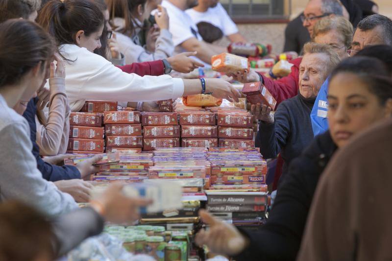 Miles de personas acuden un año más a este acto solidario en Málaga del 24 de diciembre 