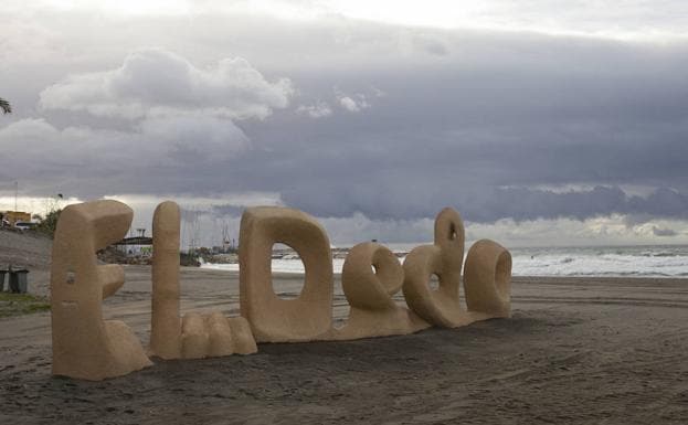 La playa de El Dedo ya tiene sus letras gigantes