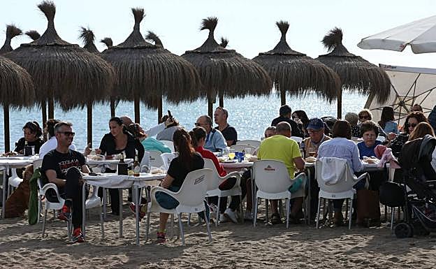 Los chiringuitos recibieron una gran afluencia de clientes el día de ayer. 