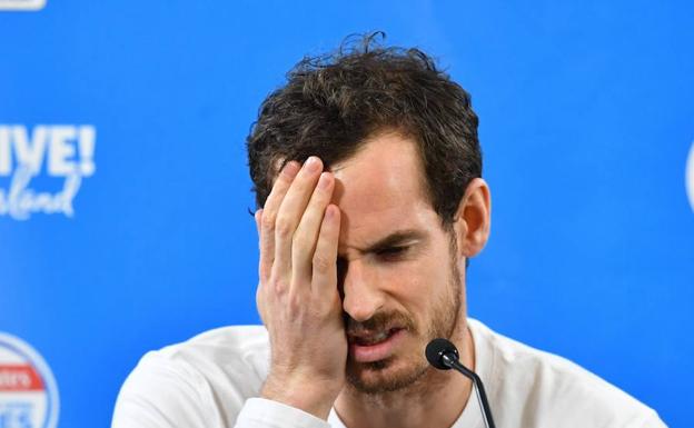 Andy Murray, cariacontecido en la rueda de prensa ofrecida el martes en Brisbane.