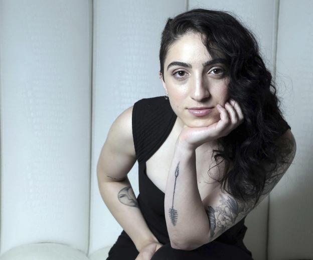 Emily Estefan presenta a su novia