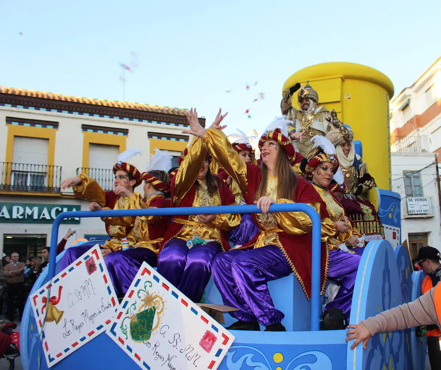 Nerja, Torrox, Rincón de la Victoria y Vélez viven la ilusión del desfile de los Reyes Magos.