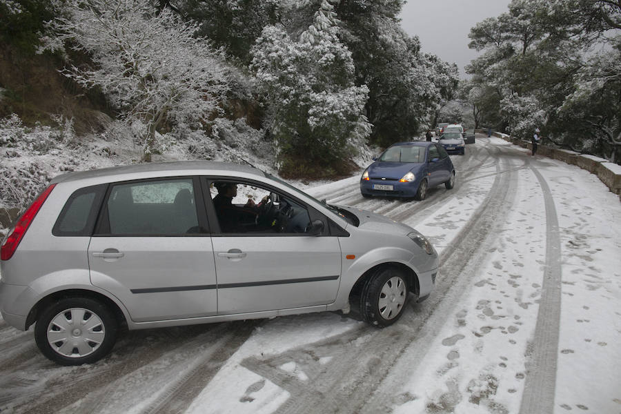 Un manto blanco ha cubierto esta zona de la capital este lunes