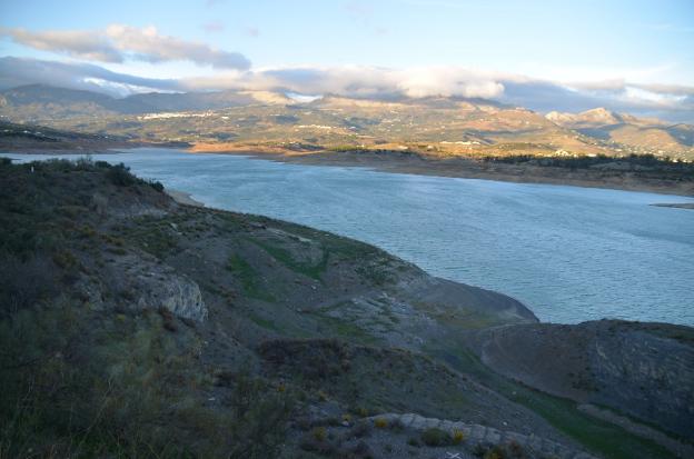 La presa de La Viñuela se encuentra al 21% de su capacidad. :: e. c.