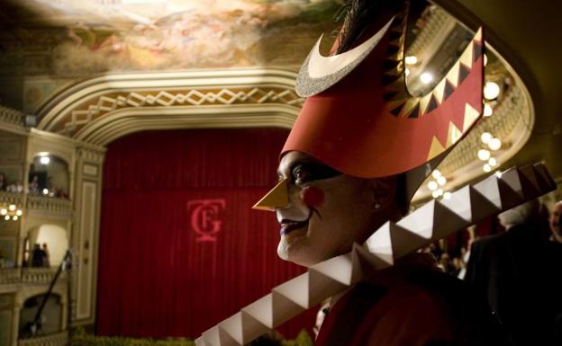 Seis comparsas de Málaga participan en el concurso de agrupaciones del Carnaval de Cádiz