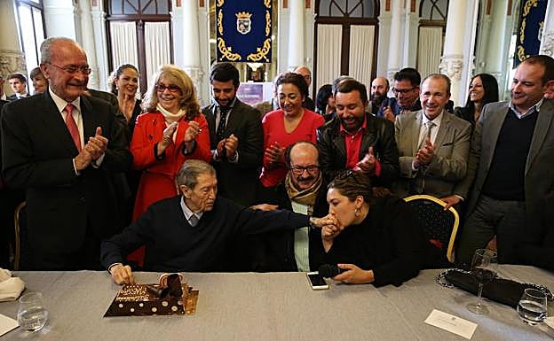 Manuel Alcántara, durante la celebración de su cumpleaños en el Salón de los Espejos. 