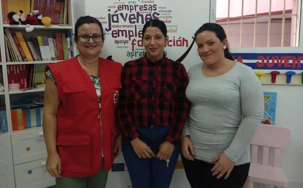 María José Vela, Jéssica Heredia y Ana Martínez, en Cruz Roja.