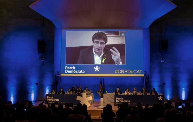 Puigdemont interviene ante la dirección del PDeCAT el pasado 13 de enero. :: q. garcía / efe