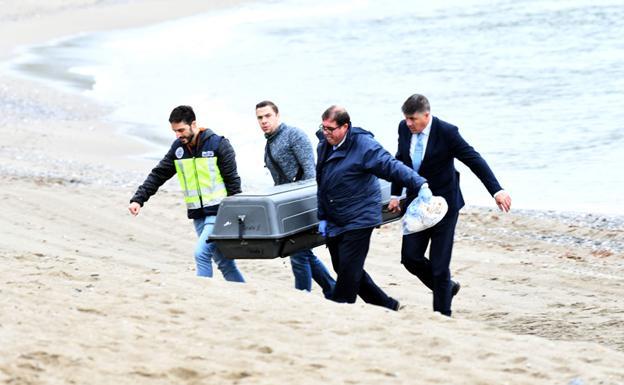 Los primeros resultados apuntan a que la mujer que apareció en una playa de Marbella murió por ahogamiento