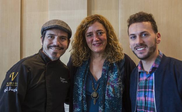 Sergio Garrido, Esperanza Peláez y Víctor Varela, antes de la entrevista. 