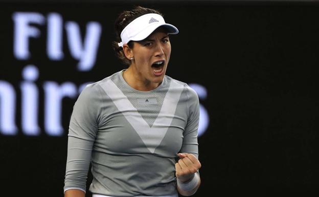 Garbiñe Muguruza celebra la victoria. 