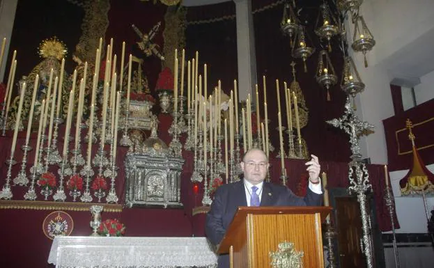 Imagen principal - Pregón del Nazareno del Paso. Con componentes de Bomberos. En la apertura del curso académico. 