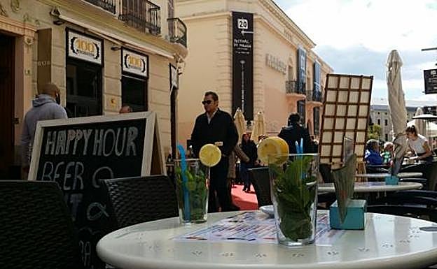 Málaga Ahora advierte de que el "exceso" de terrazas en el centro "debe ser controlado"