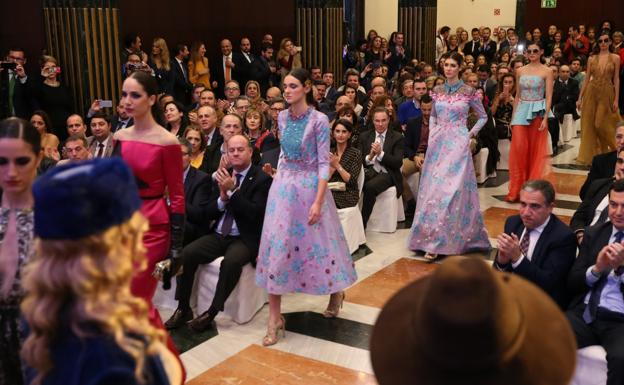 Durante el acto hubo un desfile de modelos de diseños de Montesco, Rafael Urquízar, Jesús Segado y Javier Alcántara. 